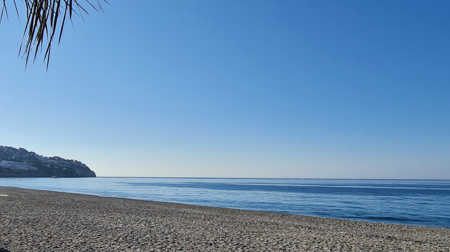 Una mujer de 74 años ha fallecido este medio día en la playa de La Herradura
